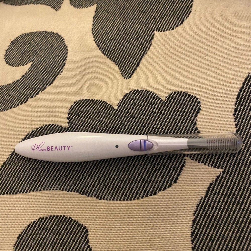 Plum Beauty Heated Eyelash Curler